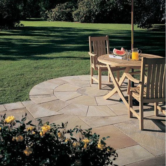 Bradstone Natural Sandstone Circle in Fossil Buff/Fossil Mint
